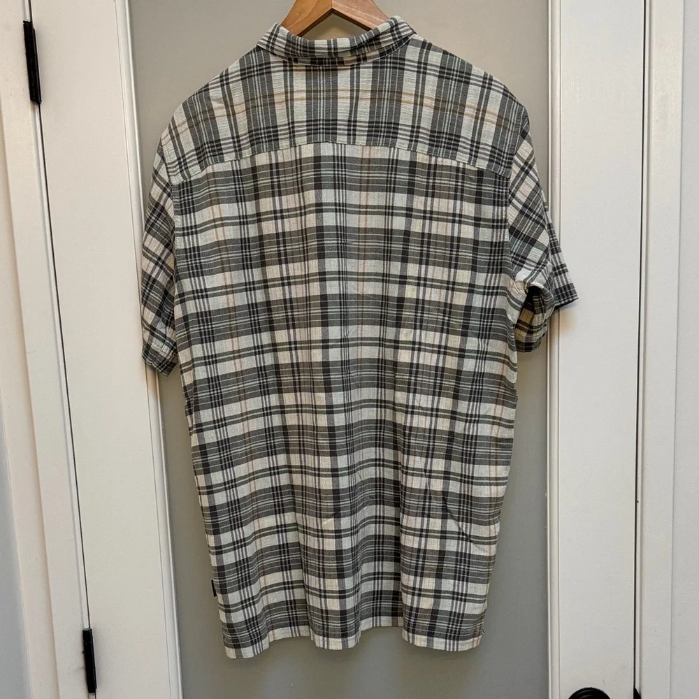 Patagonia cream and black Plaid Button Down men’s A/C Shirt - Picture 2 of 3